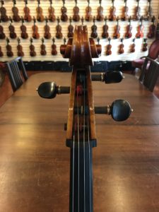 Cello with one posture peg